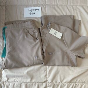 FIGS Scrubs Set - Boulder
